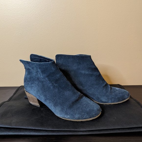 Kenneth Cole Reaction suede booties - Picture 1 of 3